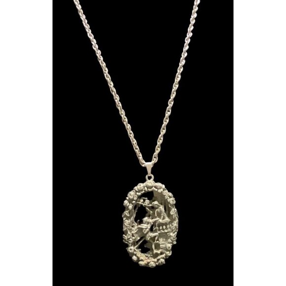 VTG 60-70’s Pewter Art Nouveau Necklace 3D ROMEO & JULIET Roses Romance THEATER - Picture 2 of 6